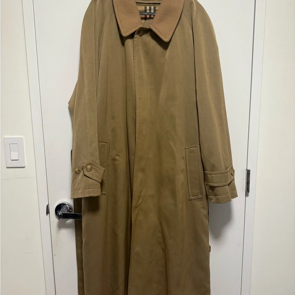 Men's Burberry Tan Trench Coat in Wool - Picture 5 of 9